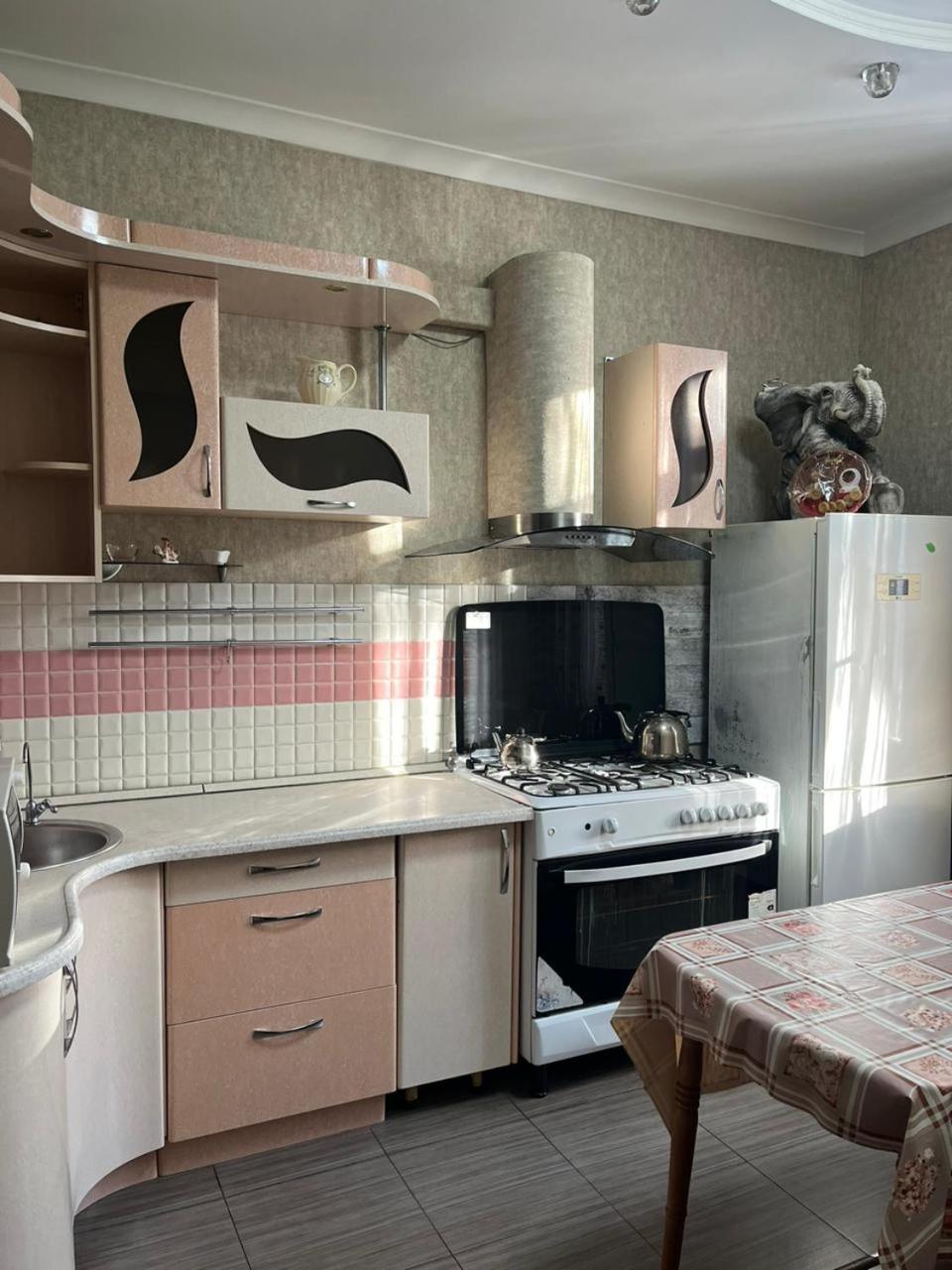 Apartments On Mustafa Ozturk 알마티 객실 사진